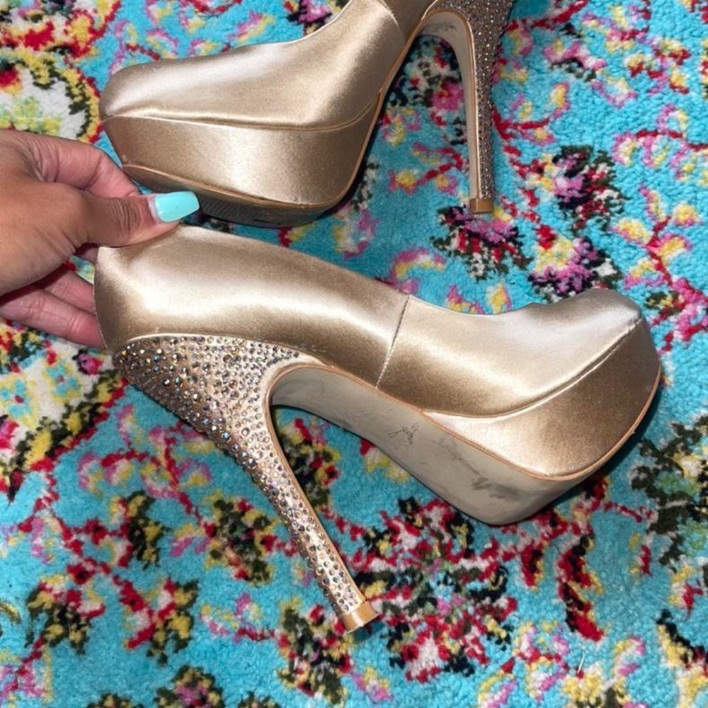Women’s Steve Madden Tan Satin Rhinestone High Heels - Size 6.5M